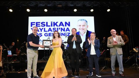 Konyaaltı'nda Feslikan Yaylası Yaz Şenlikleri'nde Funda Arar rüzgarı
