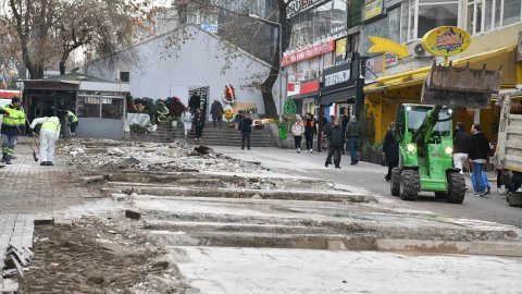 Ankara Büyükşehir Belediyesi, Sakarya Caddesi’ndeki çiçek dükkanlarını yeniliyor