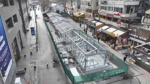 Ankara Büyükşehir'in Sakarya Caddesi’ndeki çiçek dükkanlarını yenileme çalışmaları sürüyor