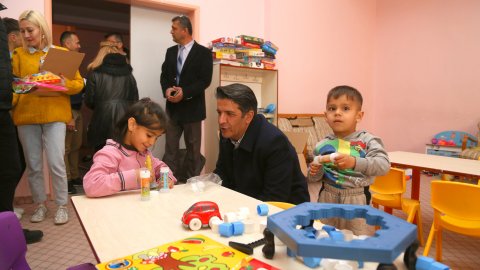 Döşemealtı Belediye Başkanı Turgay Genç'ten depremzedelere ziyaret