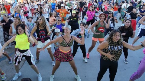 Beylikdüzü Belediyesi'nden Yaşam Vadisi'nde zumba şenliği