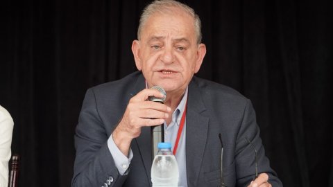 CHP'li Rıfat Nalbantoğlu'ndan AKP'li Mahmut Atilla Kaya'ya çöp yanıtı