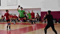 Konyaaltı Belediye Spor Kadın Hentbol Takımı 'Mavi Kelebekler' dolu dizgin