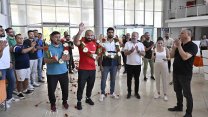 Muratpaşa Belediyesi'nden şampiyon başpehlivan Orhan Okulu'ya çiçekli karşılama