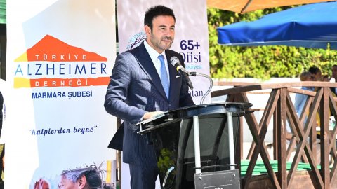 Beşiktaş Belediyesi'nden Cüneyt Arkın Sanatçılar Parkı’nda Alzheimer'ı Unutmayın etkinliği 