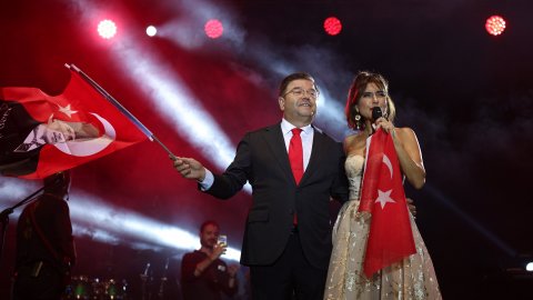 Maltepe Belediyesi 29 Ekim coşkusunu Ozan Doğulu ve Şevval Sam konseri ile yaşadı