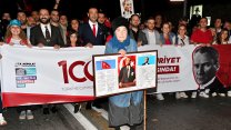 Beşiktaş Belediyesi'nin 29 Ekim'de fener alayı yürüyüşü ve Edip Akbayram konserinden kareler