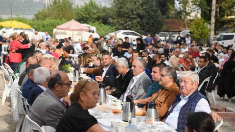 Konyaaltı Belediye Başkanı Semih Esen hemşehri dernekleriyle buluştu