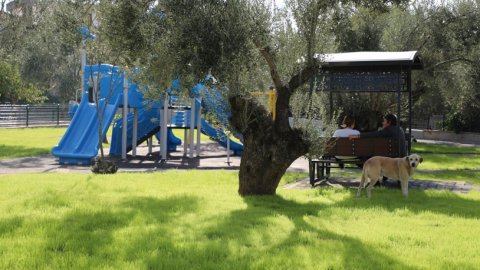 Edremit Belediyesi ilçede park ve yeşil alan sayısını artırıyor