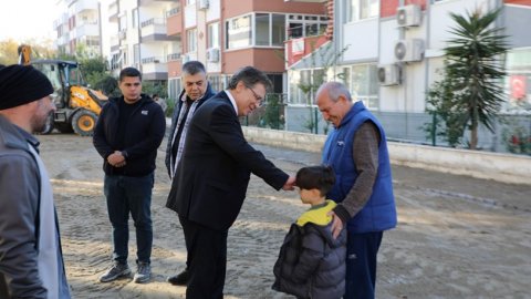 Edremit Belediyesi ilçe genelinde yol çalışmalarına devam ediyor