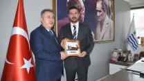 Foça Belediye Başkanı Fatih Gürbüz, İzmir Valisi Süleyman Elban'ı ağırladı