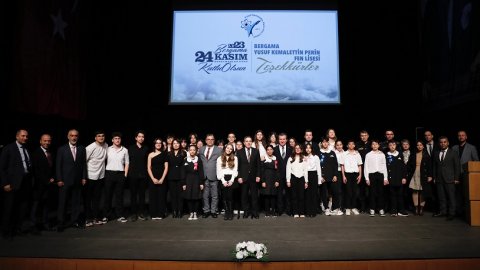 Bergama'da 24 Kasım Ögretmenler Günü coşkusu