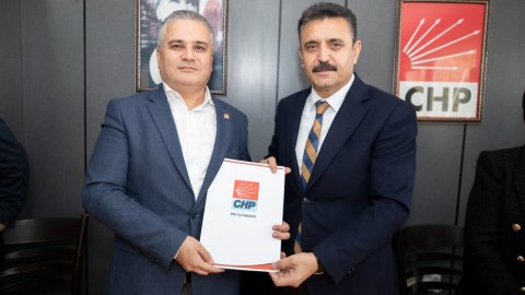 Dikili Belediye Başkanı Adil Kırgöz'den adaylık başvurusu
