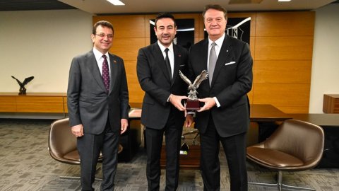 Ekrem İmamoğlu ve Rıza Akpolat'tan Beşiktaş Başkanı seçilen Hasan Arat’a tebrik ziyareti