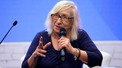 Sağlık Bakanı Fahrettin Koca duyurdu: Yazar Alev Alatlı hayatını kaybetti