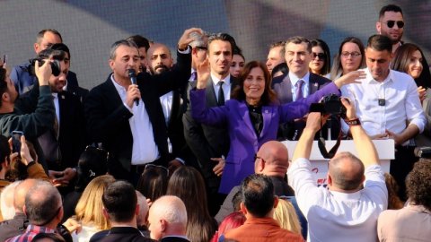 CHP Seyhan Belediye Başkan Adayı Oya Tekin’in Seçim Koordinasyon Merkezi'ne görkemli açılış
