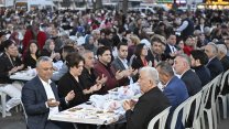 Muratpaşa Belediyesi'nin Meydankavağı Mahallesi'nde düzenlediği iftar yemeğinden kareler