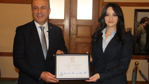 Sinop Belediye Başkanı seçilen Metin Gürbüz mazbatasını aldı