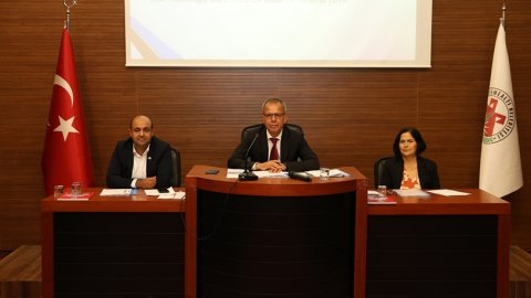 Döşemealtı Belediye Meclisi ilk toplantısını Menderes Dal başkanlığında yaptı