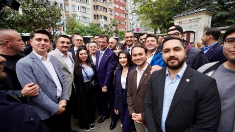 Ekrem İmamoğlu'nun Şişli Belediye Başkanı olan Emrah Şahan'a tebriz ziyaretinden kareler