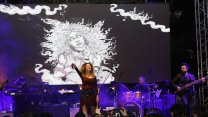Beşiktaş Belediyesi'nin Gençlik Festivali Sena Şener konseri ile devam etti