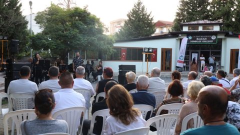 İzmit’te Yaz Akşamları Türkçe Pop konseriyle devam etti
