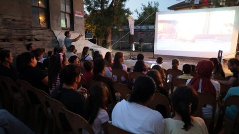 Sarıyer Belediyesi'nin Açık Havada Çocuk İçin Sinema Gösterimleri başladı