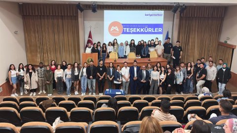 Mersin Büyükşehir Belediyesi'nden öğrencilere Dijital Çağda İş Arama Kanalları ve Linkedln Eğitimi