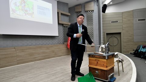 Bornova Belediyesi’nden arıcılık eğitimi