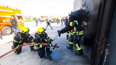 Mersin Büyükşehir Belediyesi itfaiyesi 2025 yılının ilk tatbikatını gerçekleştirdi