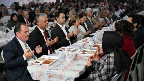 Muratpaşa Belediyesi'nin şehit yakınları, gaziler ve aileleri için düzenlediği iftardan kareler