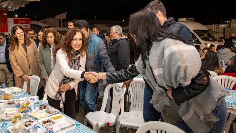 Karşıyaka Belediye Başkanı Yıldız Ünsal belediye çalışanlarıyla iftar sofrasında buluştu