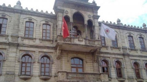 AKP'li eski belediye başkanından bayrak ve flama için 20 milyon TL