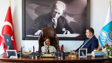 Narlıdere Belediye Başkanı Erman Uzun koltuğunu minik Boran'a bıraktı