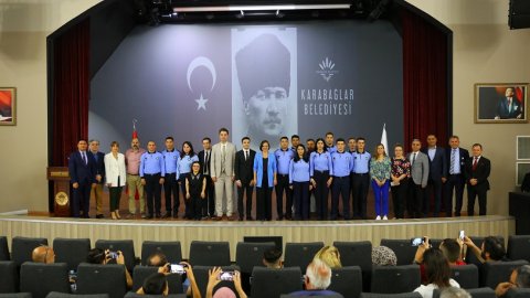 Karabağlar Belediyesi’nde aday memurlar yemin etti