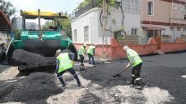 Yüreğir Belediyesi'nin asfalt çalışmaları aralıksız sürüyor