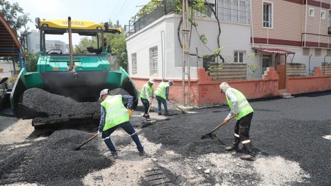 Yüreğir Belediyesi'nin asfalt çalışmaları aralıksız sürüyor