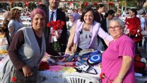 Karabağlar Belediyesi'nden Anneler Günü kermesi