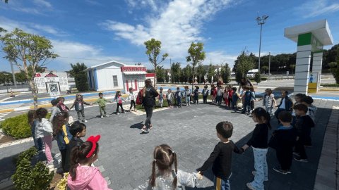 Balıkesir Büyükşehir Belediyesi'nden miniklere uygulamalı trafik eğitimi