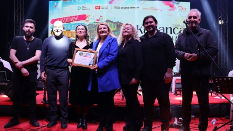 Kapanca Sokak’ta ÇATI Grubu müzik ziyafeti sundu