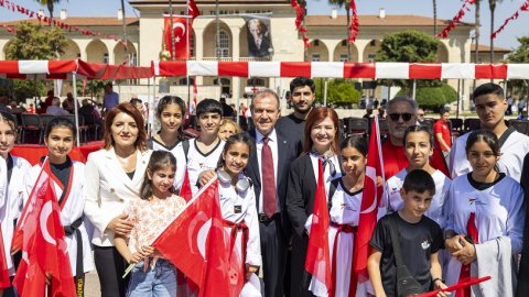 Vahap Seçer ve Meral Seçer 19 Mayıs kutlama programına katıldı
