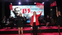 İzmit Belediyesi'nin Kapanca Sokak’ta 19 Mayıs coşkusu Reyhan Karaca konseriyle taçlandı