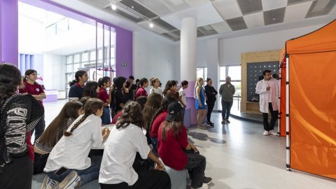 Mersin Büyükşehir Belediyesi'nden öğrencilere sanal gerçeklik ile afet eğitimi