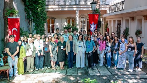 Konak Belediye Başkanı Nilüfer Çınarlı Mutlu dünya gençleriyle buluştu
