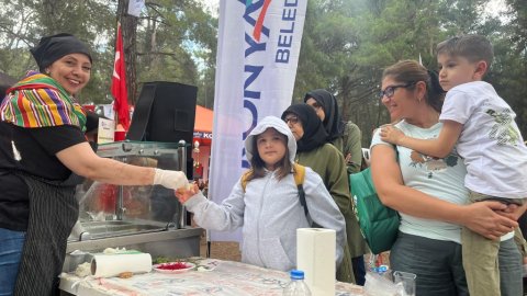 Uluslararası Antalya Yörük Türkmen Festivali’nde Konyaaltı Belediyesi çadırına yoğun ilgi