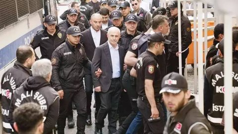 Tutuklanan Büyükçekmece Belediye Başkanı Hasan Akgün'den ilk mesaj: Güneş balçıkla sıvanmaz