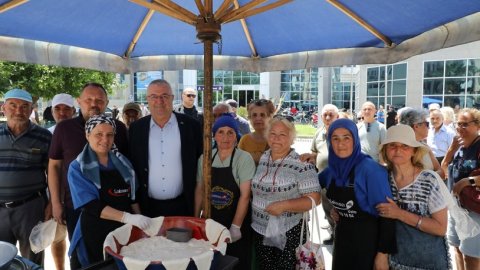 Edremit Belediyesi’nden Ferdi Zeyrek anısına lokma hayrı