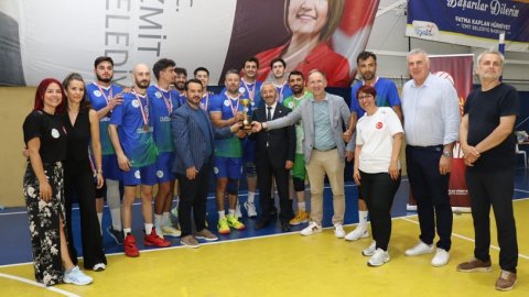 İzmit Belediyesi'nden Babalar Günü’ne özel turnuva