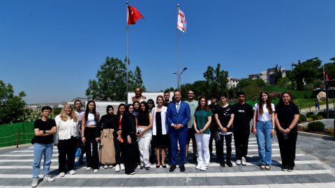 Bornova Belediye Başkanı Ömer Eşki öğrencilere Kıbrıs’ı anlattı