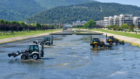 Bursa Büyükşehir Belediyesi’nden Hüdavendigar'da dere temizliği